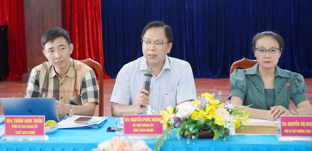 Chủ trì hội nghị có đồng chí Nguyễn Phúc Hoàng, Bí thư Đảng ủy, Chủ tịch HĐND phường Rạch Dừa; đồng chí Nguyễn Thị Ngọc Thủy, Phó Bí thư Thường trực Đảng ủy phường Rạch Dừa và đồng chí Trần Anh Tuấn, Phó Bí thư Đảng ủy, Chủ tịch UBND phường.