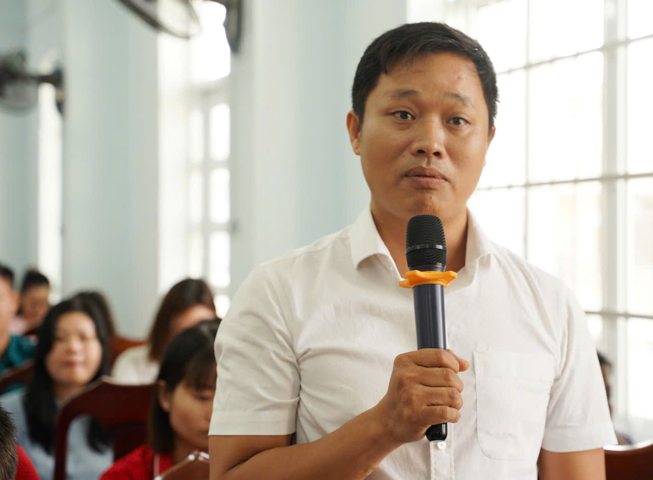 Đại diện Phòng kinh tế-hạ tầng đô thị phường Rạch Dừa chia sẻ khó khăn khi khối lượng công việc quá lớn.