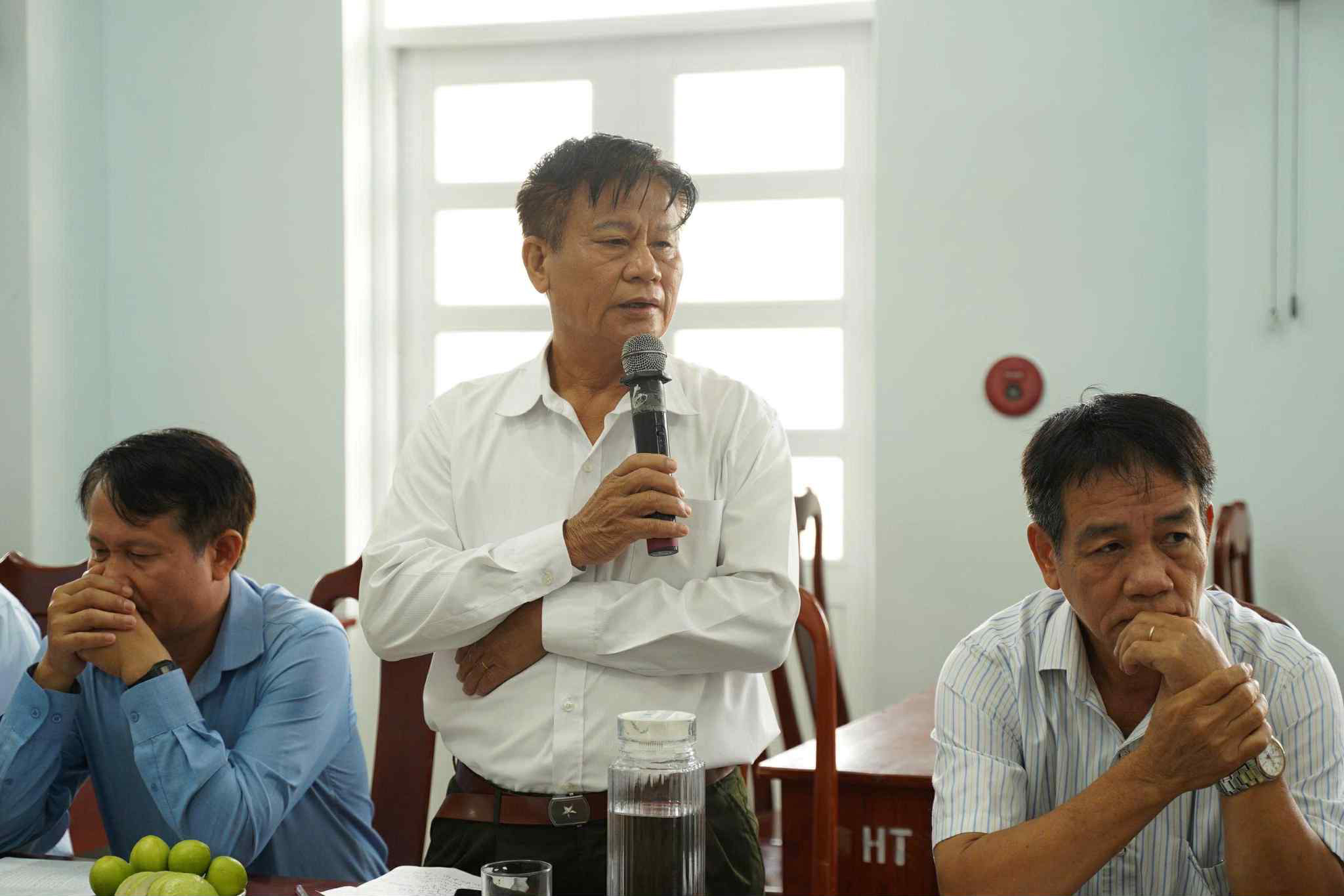Đại biểu đóng góp ý kiến phát triển kinh tế, xã hội phường Rạch Dừa trong thời gian tới.