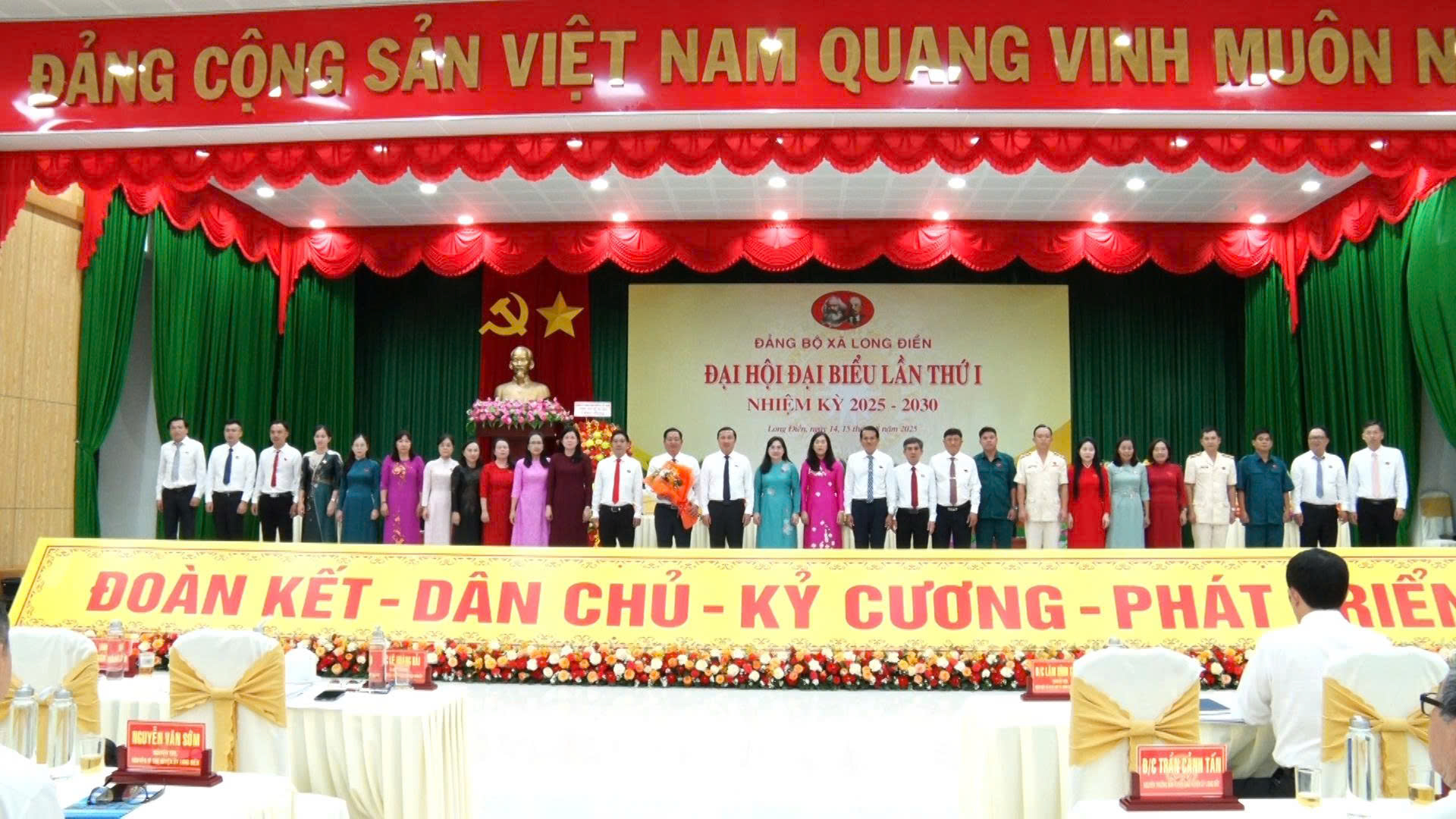 Ban Chấp hành Đảng bộ xã Long Điền, TPHCM khóa I, nhiệm kỳ 2025-2030 ra mắt đại hội.
