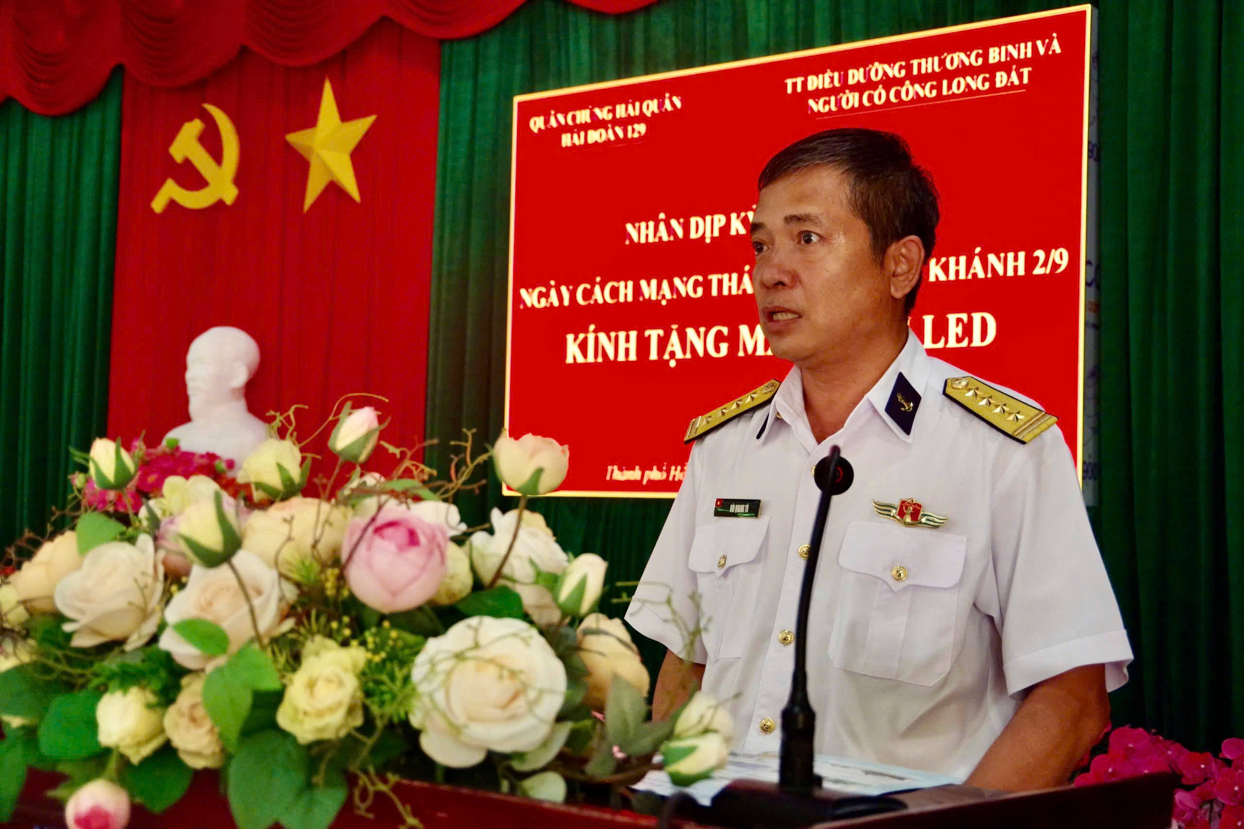 Đại tá Bùi Quang Tú, Hải đoàn trưởng dự và phát biểu tại chương trình.