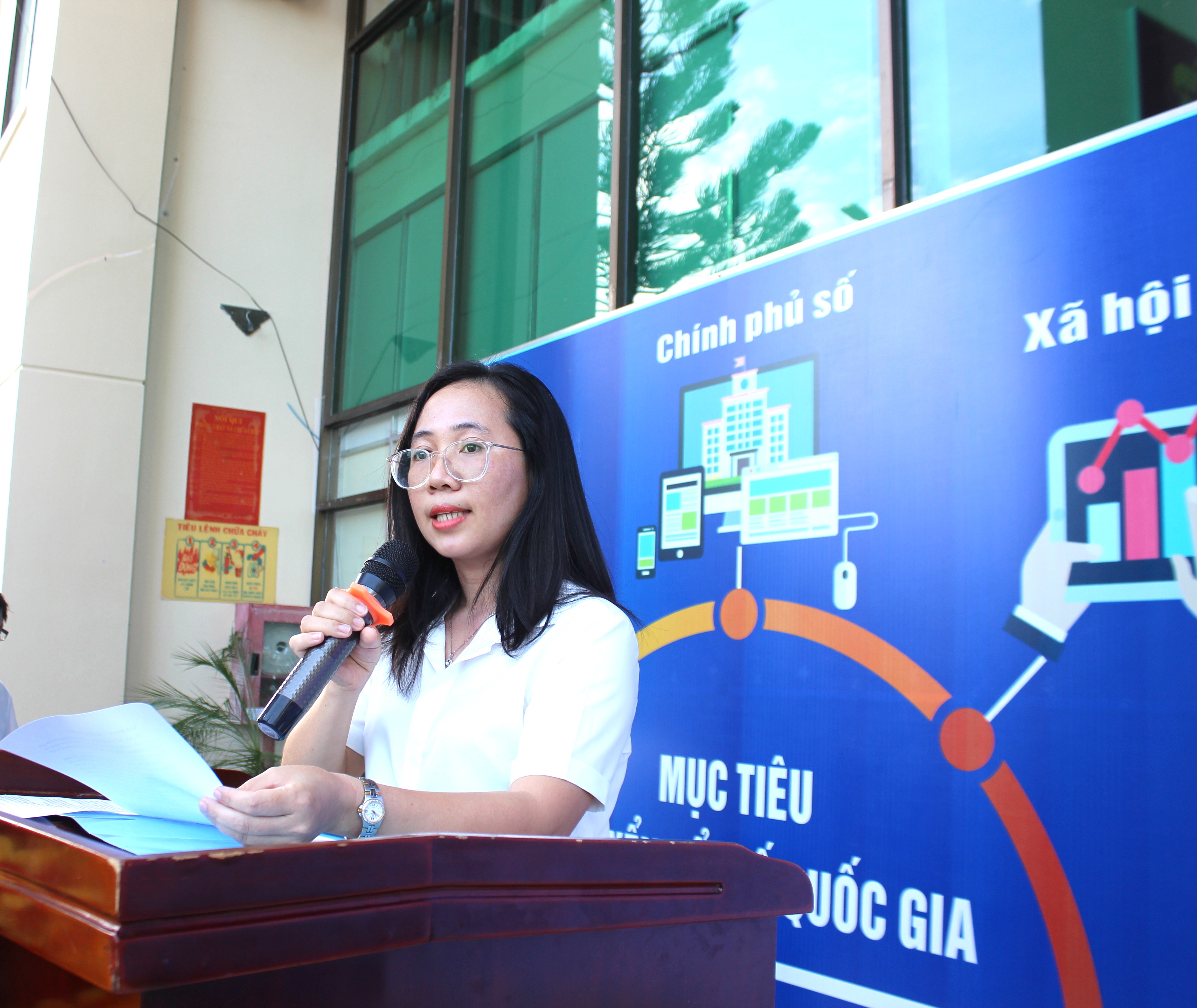 Bà Trần Thị Xuân, Phó Chủ tịch UBND phường Rạch Dừa phát biểu tại lễ phát động.