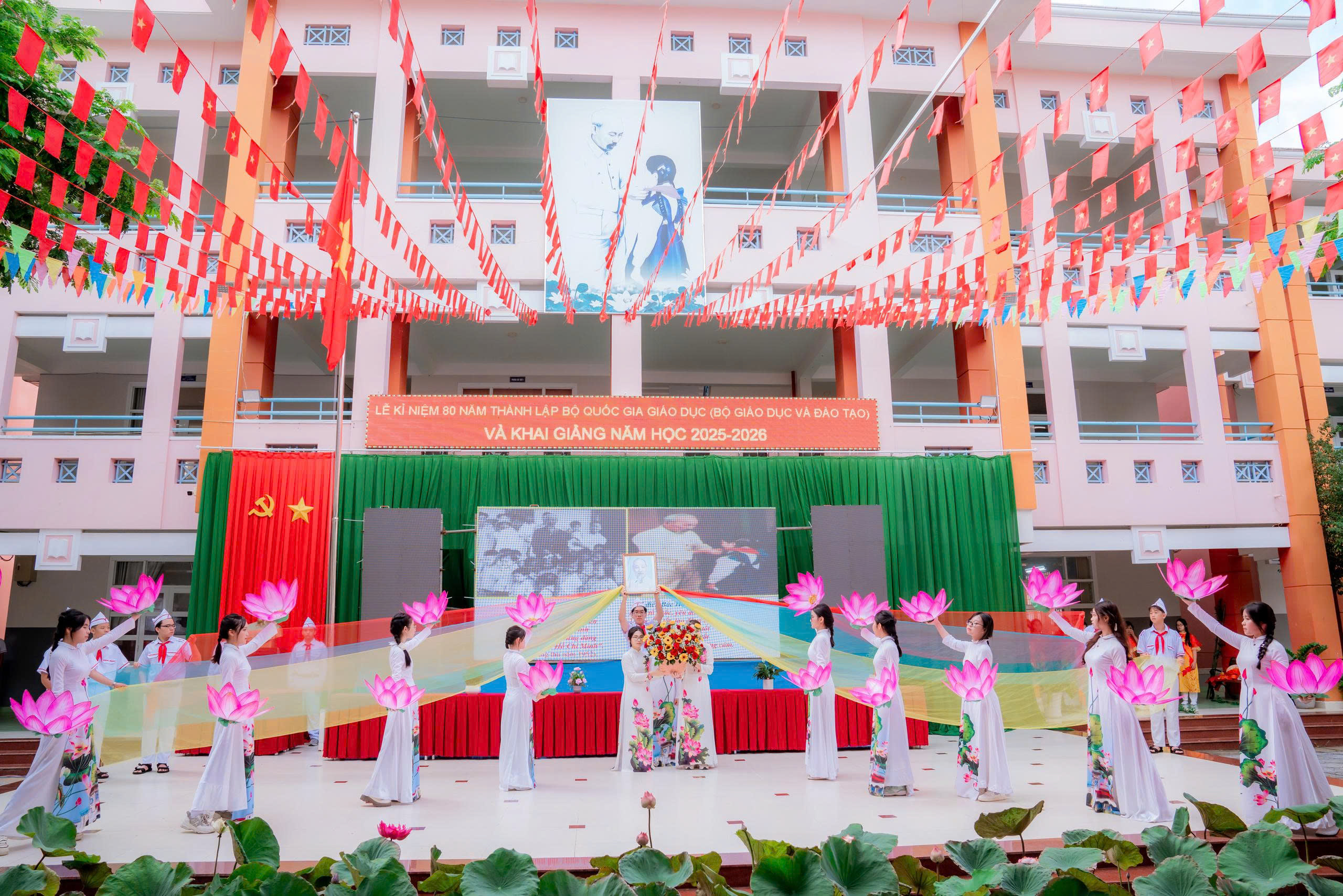 Các nghi thức trang trọng tại buổi lễ.